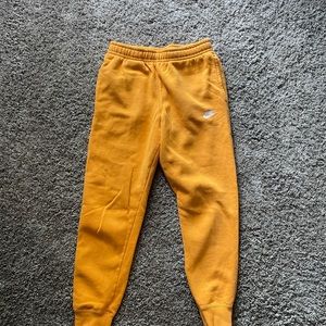 Nike joggers 4 sale!